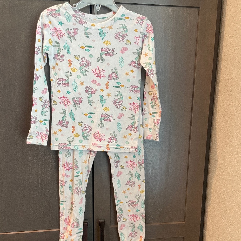Gap Kids Disney Mickey Pajamas size 5
